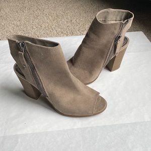 Women’s shade tan high heel peep toe/heel shoes/boots.